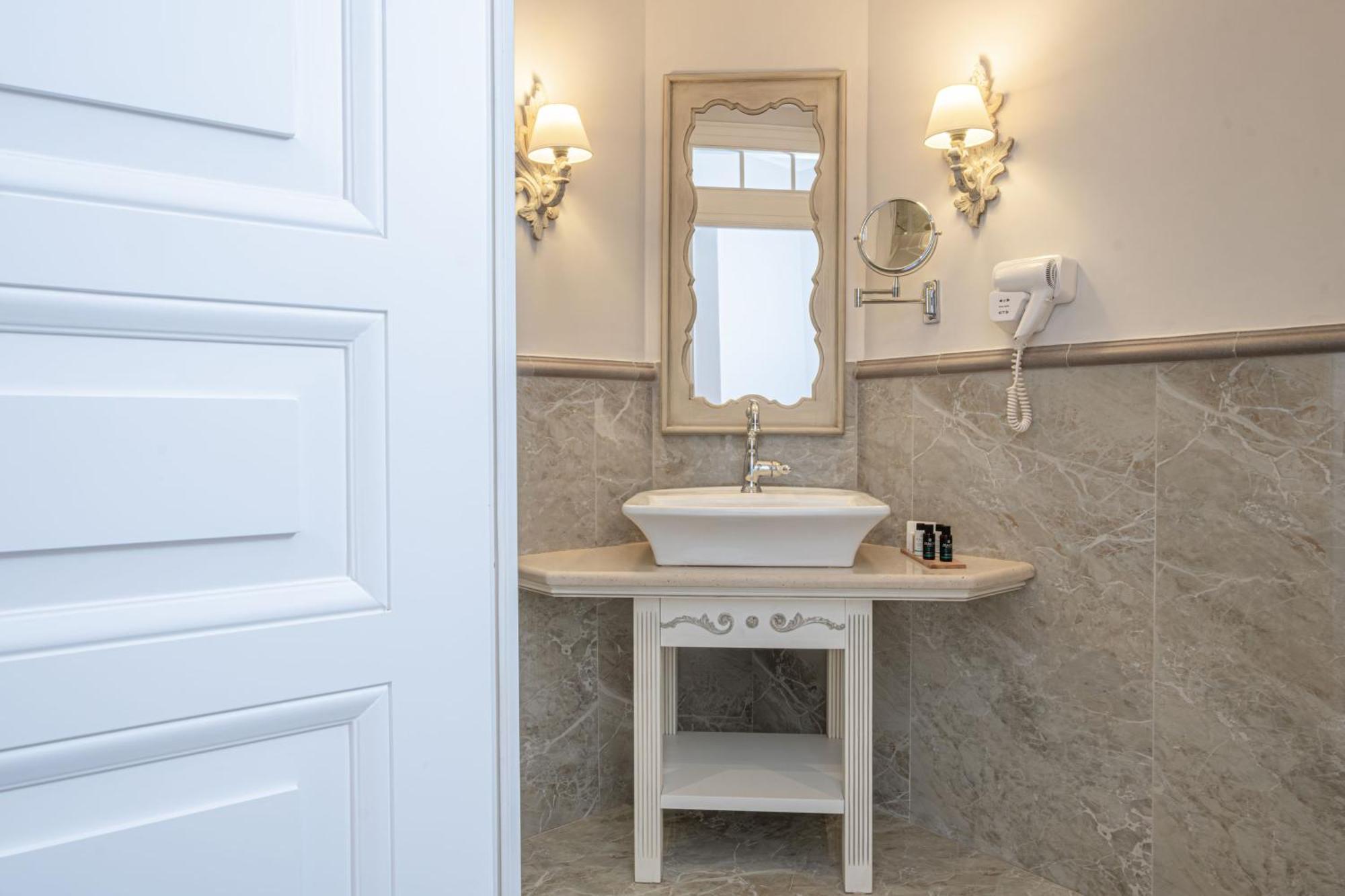 Micra Anglia Boutique Hotel & Spa Ándros Eksteriør billede