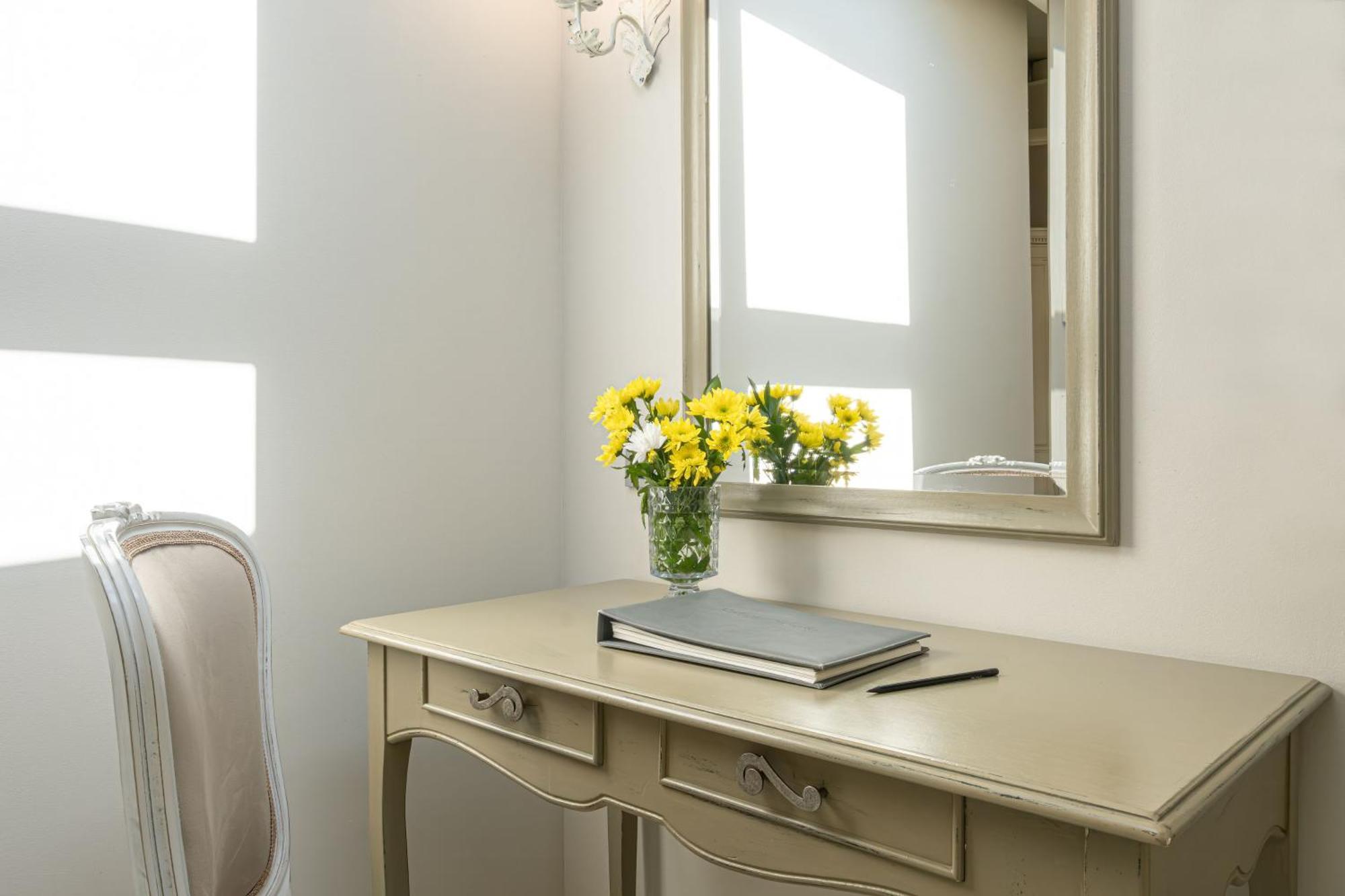 Micra Anglia Boutique Hotel & Spa Ándros Eksteriør billede